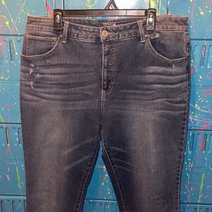 🧺Time and Tru blue jeans, slightly distressed. P03